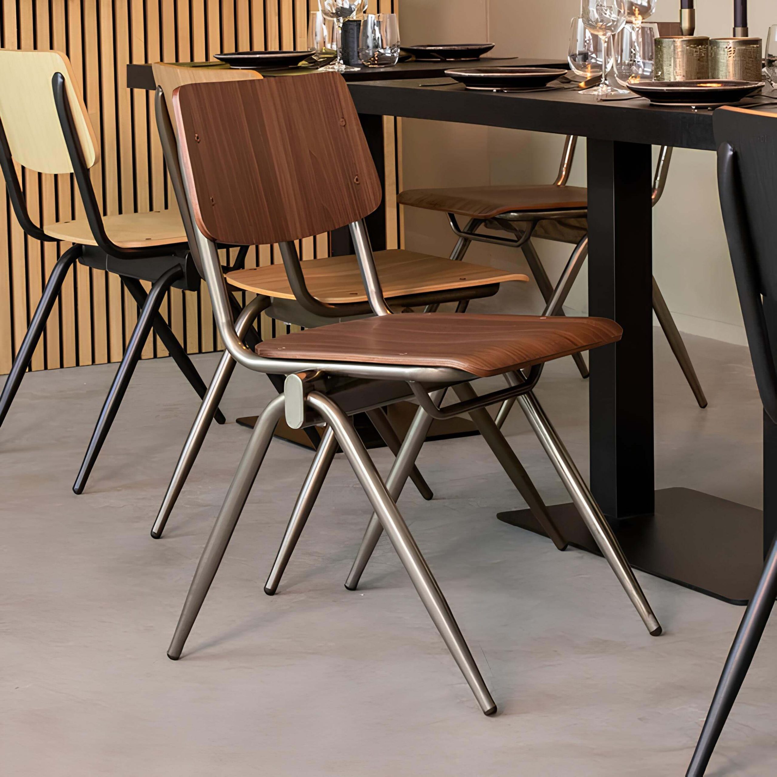 Stapelbare-Schoolstoel-OXFORD-Donkerbruin-Hout-M Stapelbare-Schoolstoel-OXFORD-Donkerbruin-Hout-M
